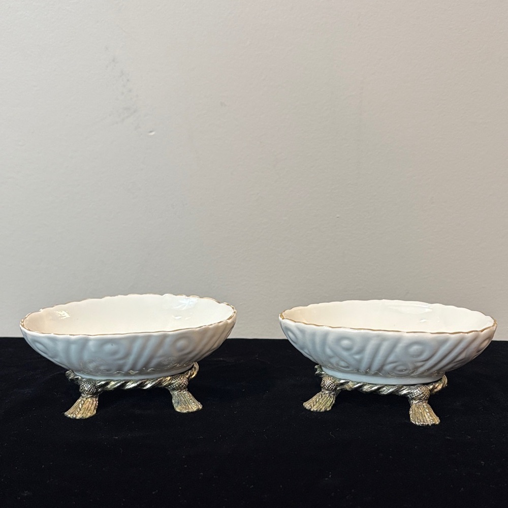 Vintage Set of 2 Stylebuilt Ormolu Tassel Foot Hollywood Regency Soap Dishes